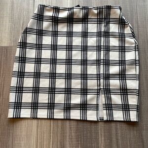 Black and White Plaid Mini Skirt Size Medium, Like New. No Tags. From Windsor